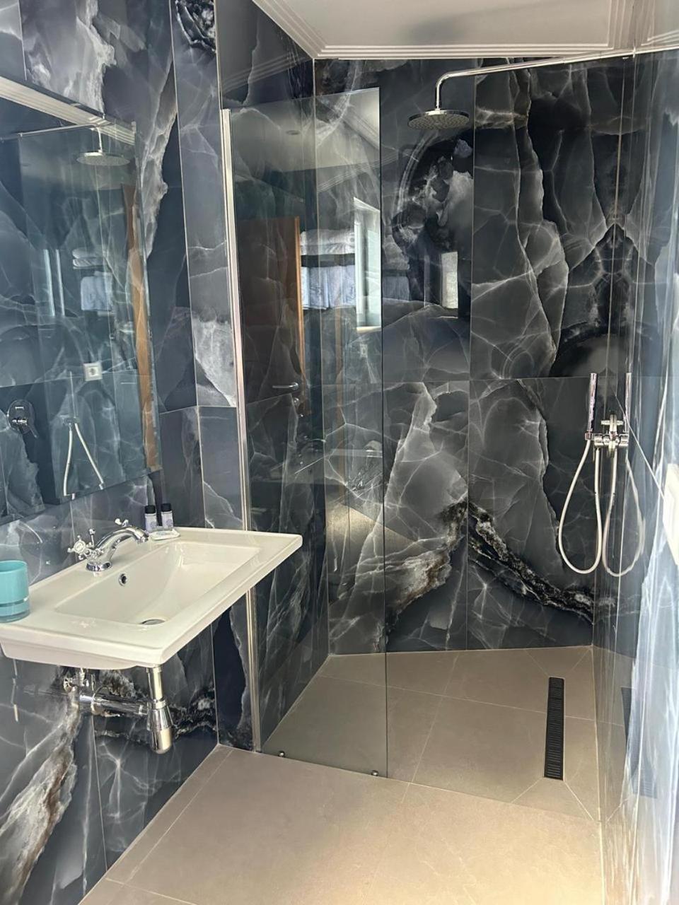 Hotel Borshi 외부 사진